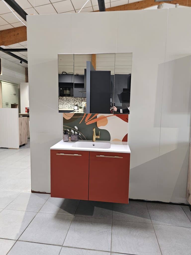 Meuble vasque suspendu rouge avec miroir intégré – Caen