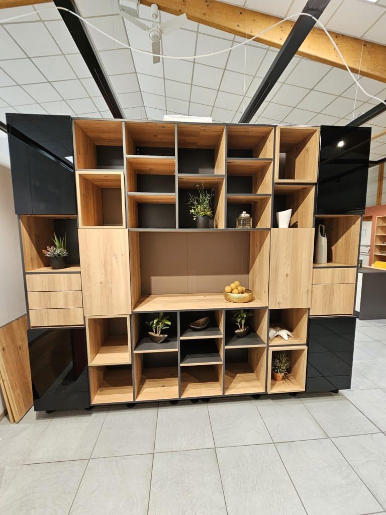 Meuble bibliothèque sur mesure bois et noir laqué – Caen