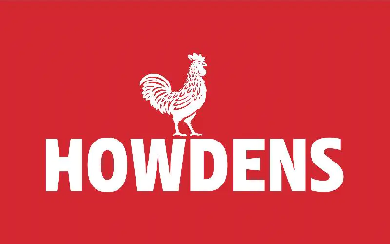 Logo Howdens fond rouge coq blanc – Caen